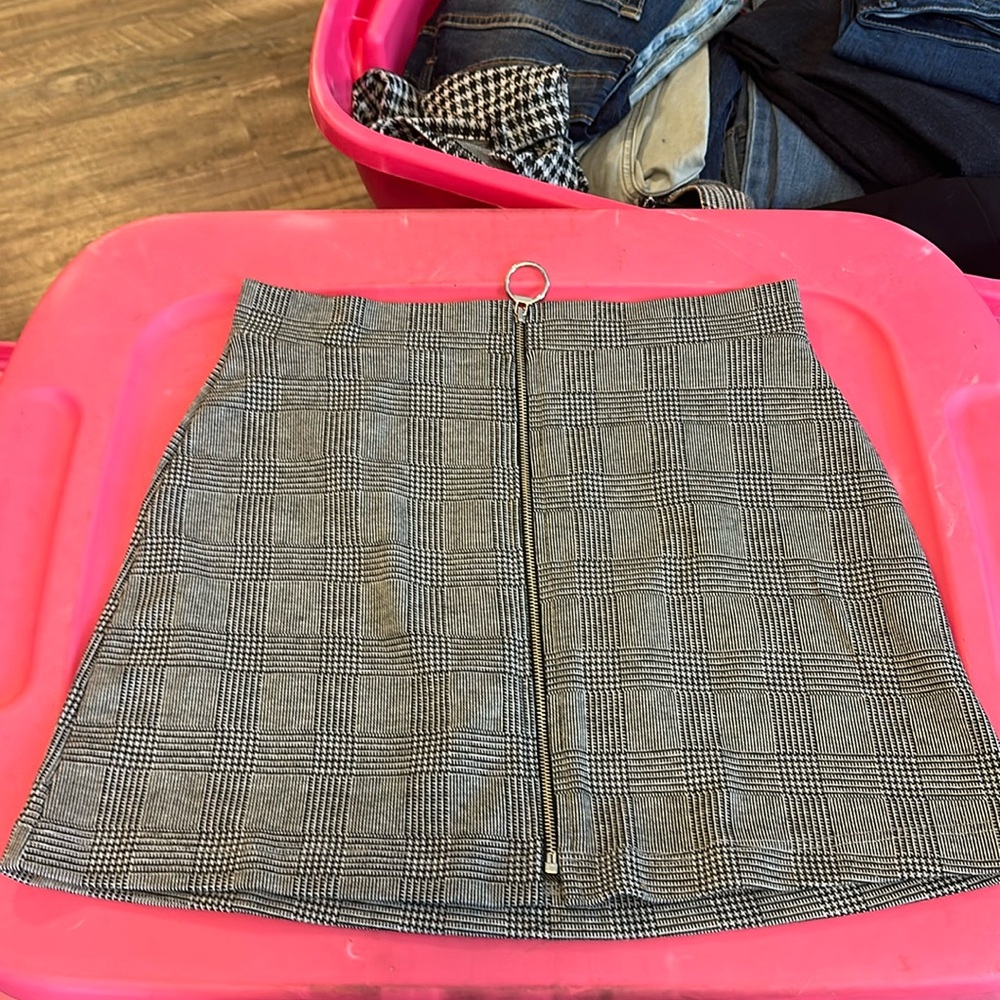 Mini zip skirt